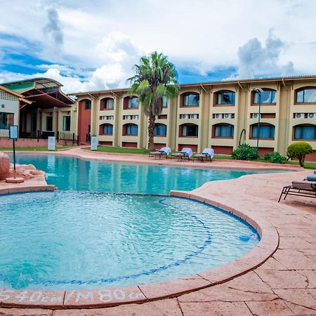 M'Kango Golfview Hotel Лусака Экстерьер фото