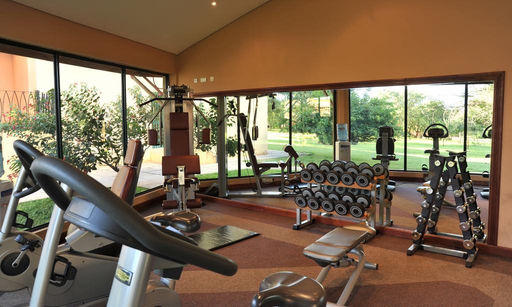 M'Kango Golfview Hotel Лусака Экстерьер фото