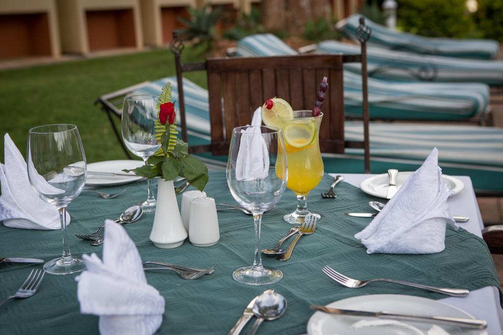 M'Kango Golfview Hotel Лусака Экстерьер фото