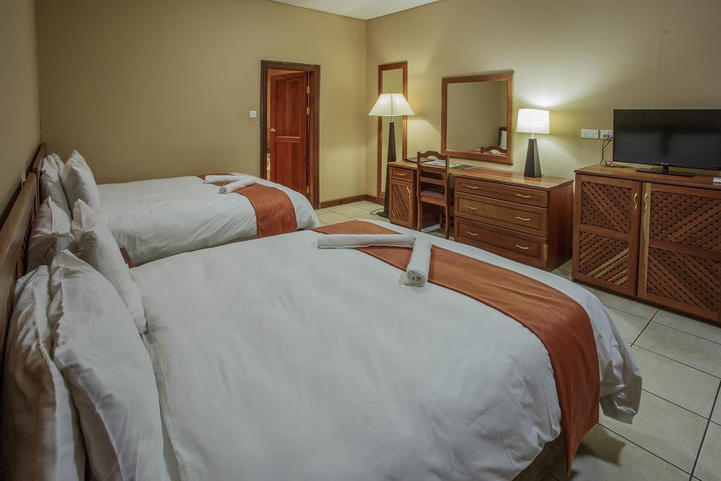 M'Kango Golfview Hotel Лусака Номер фото