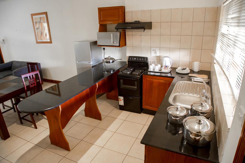 M'Kango Golfview Hotel Лусака Экстерьер фото