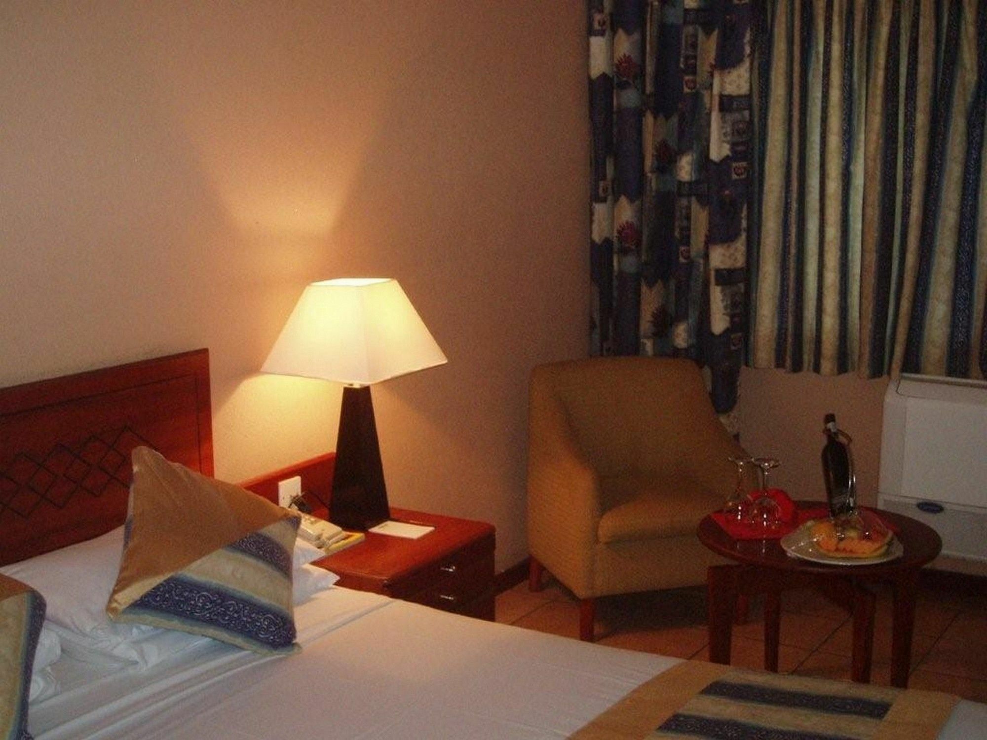 M'Kango Golfview Hotel Лусака Экстерьер фото